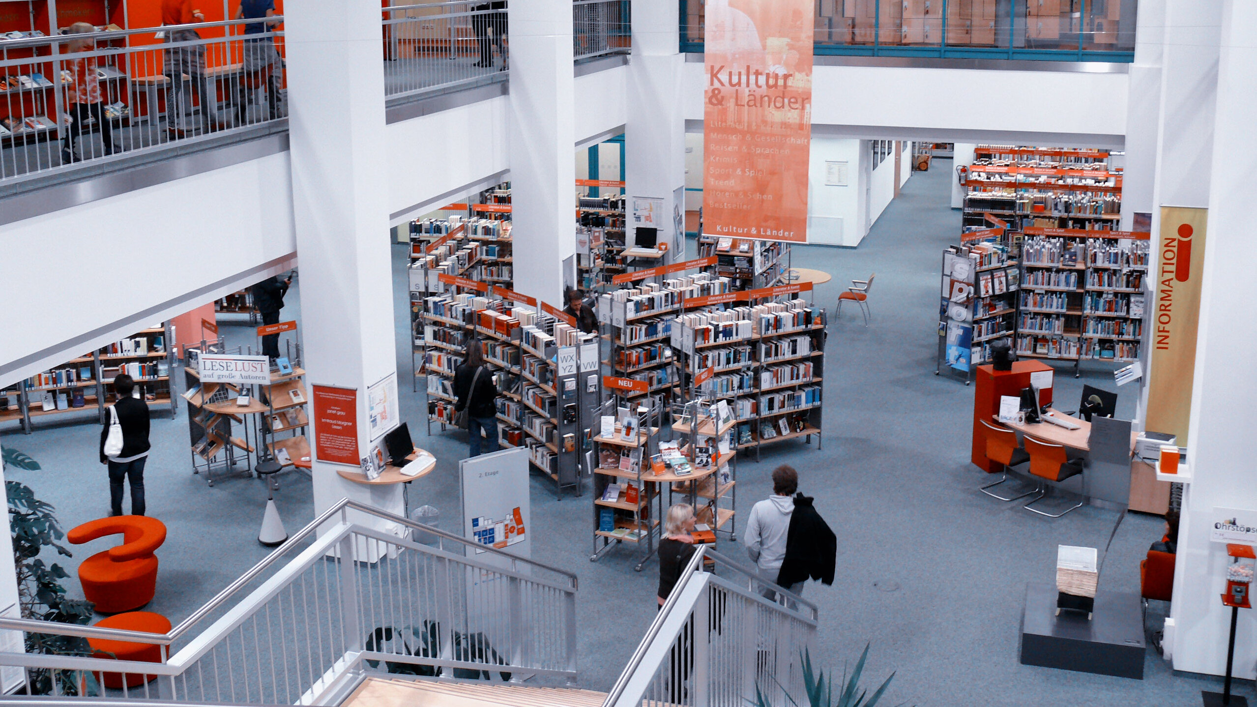 Blick in die Stadtbibliothek