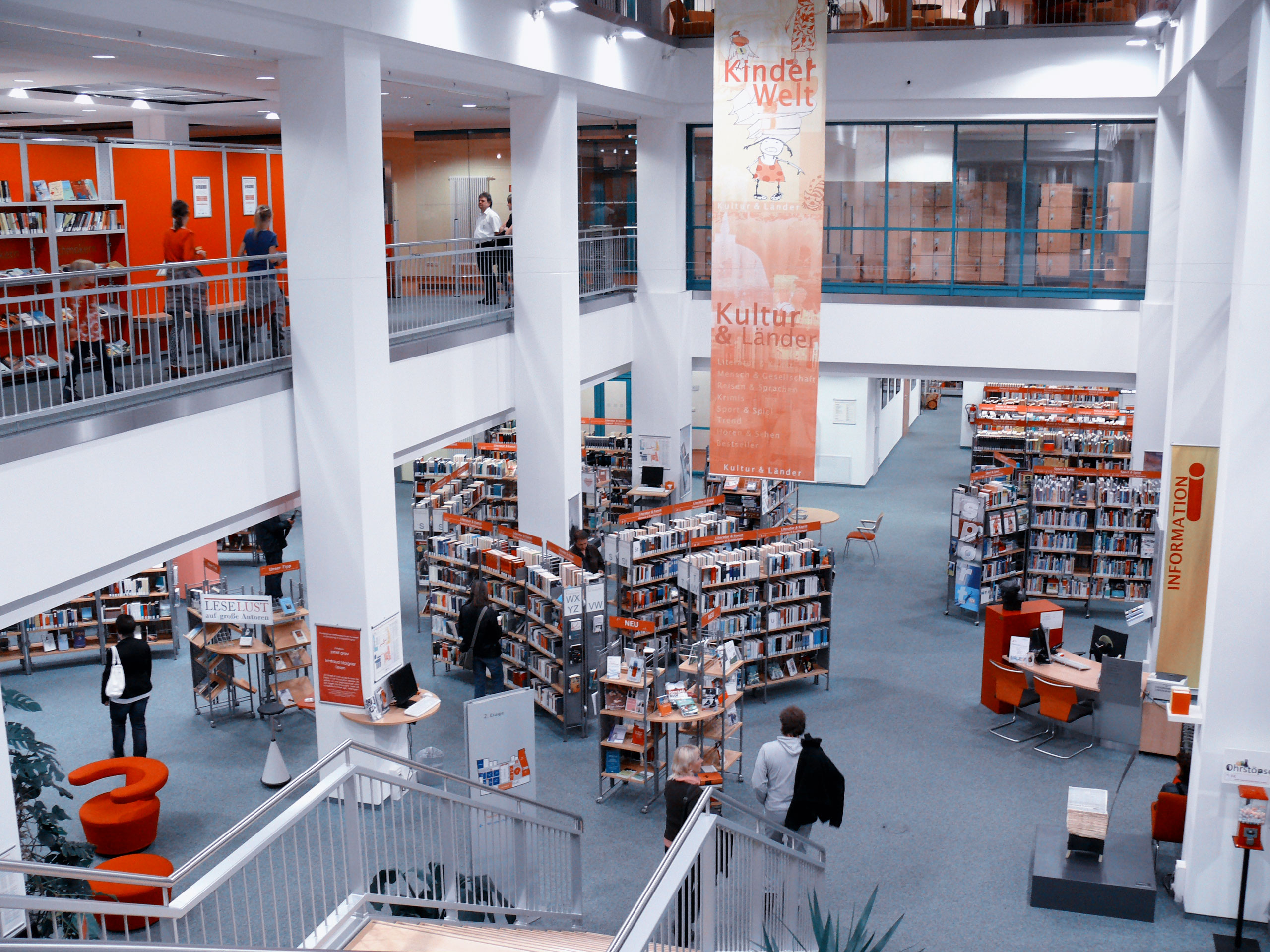 Blick in die Stadtbibliothek