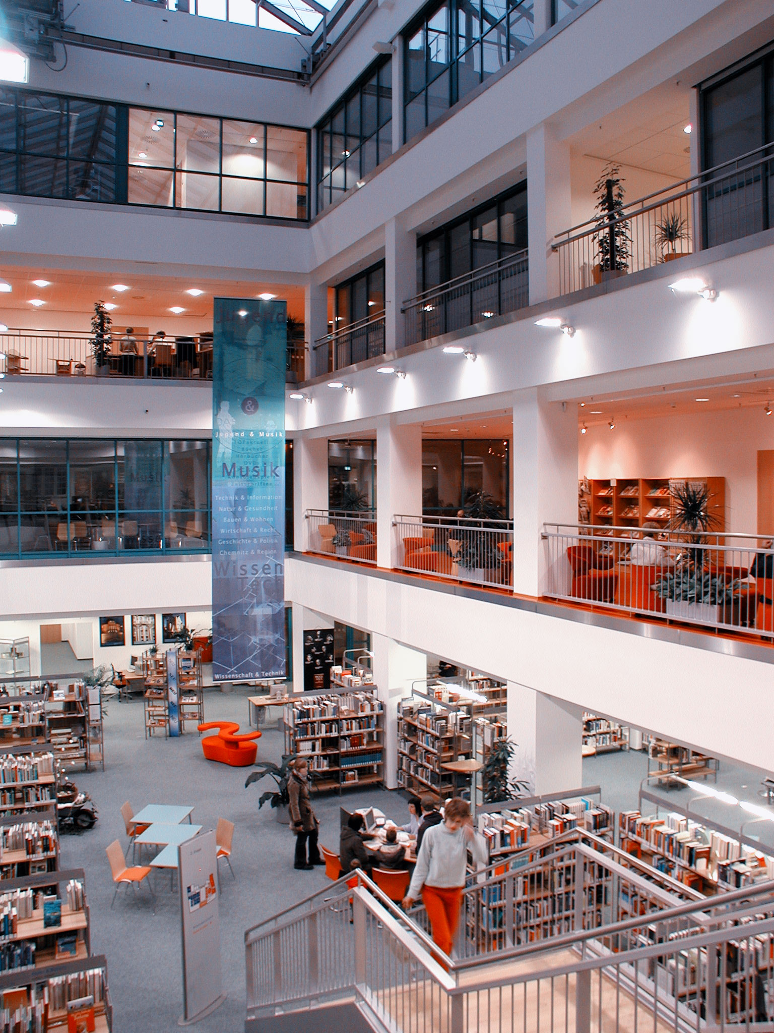 Innenhof der Stadtbibliothek Chemnitz im Tietz