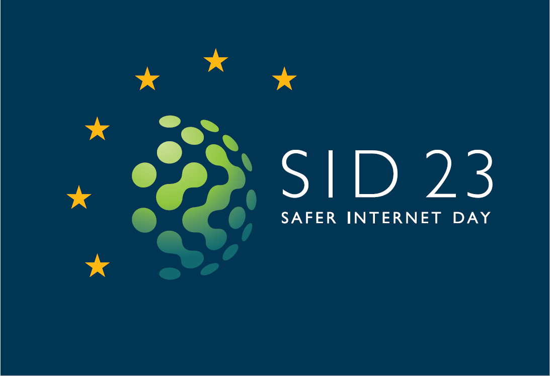 Schriftzug "SID 23- Safer Internet Day" auf dunkelblauem Untergrund, links daneben gelbe Sterne kreisförmig angeordnet um ein grünes rundes Gebilde